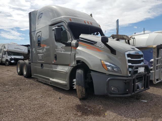  Salvage Freightliner Cascadia 1