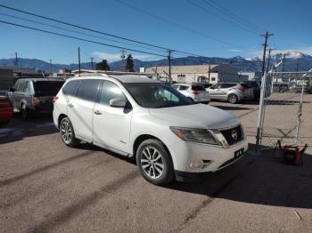  Salvage Nissan Pathfinder