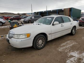  Salvage Lincoln Towncar