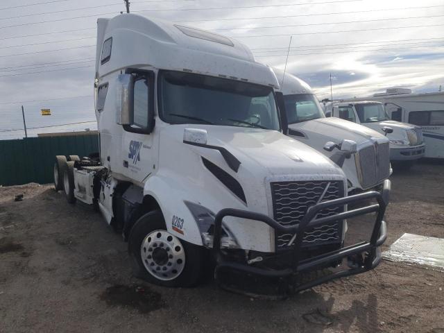  Salvage Volvo Vn