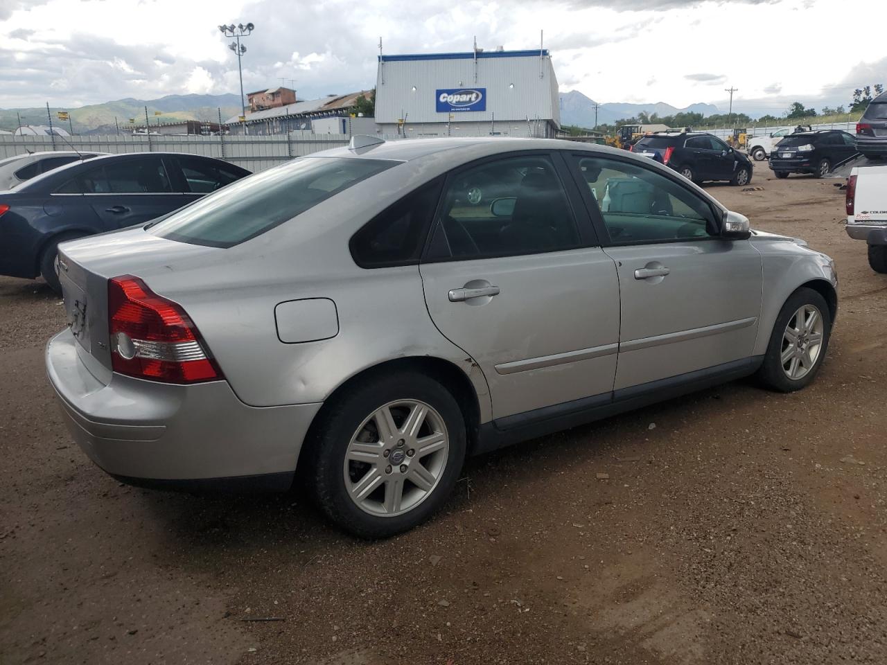 Volvo S40 2.4i Image 2