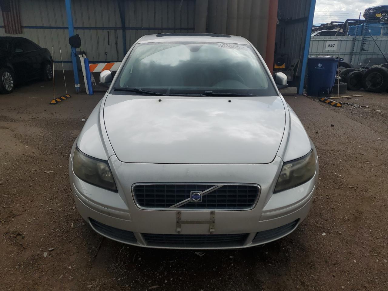 Volvo S40 2.4i Image 3
