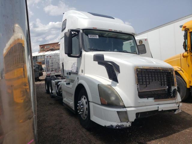  Salvage Volvo Vn