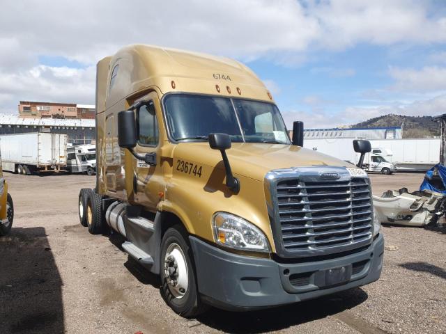  Salvage Freightliner Cascadia 1
