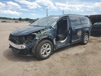  Salvage Chrysler Pacifica
