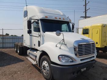  Salvage Freightliner Columbia 1