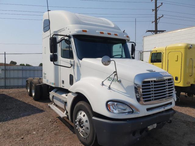  Salvage Freightliner Columbia 1