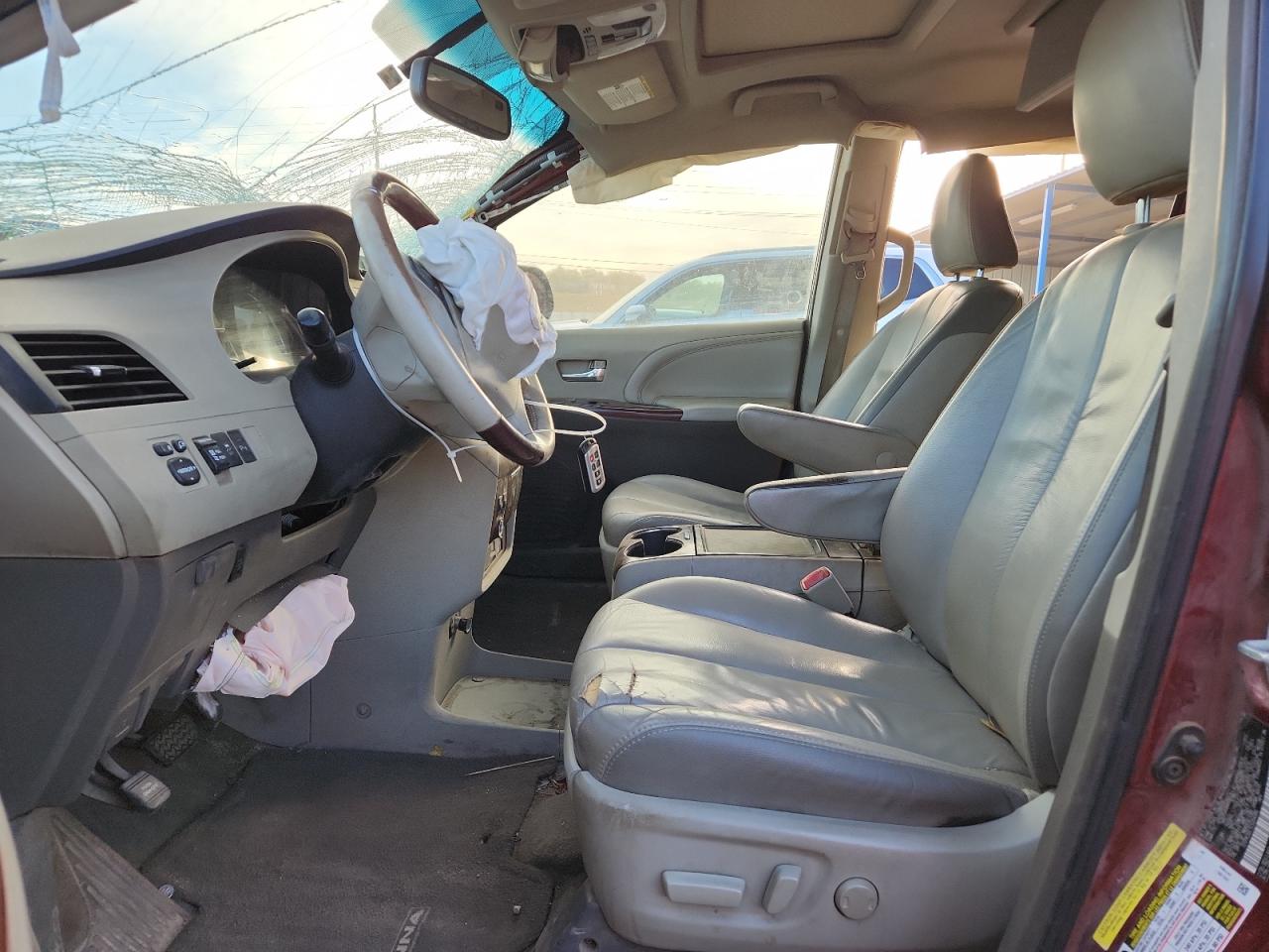 Toyota Sienna Xle Image 10