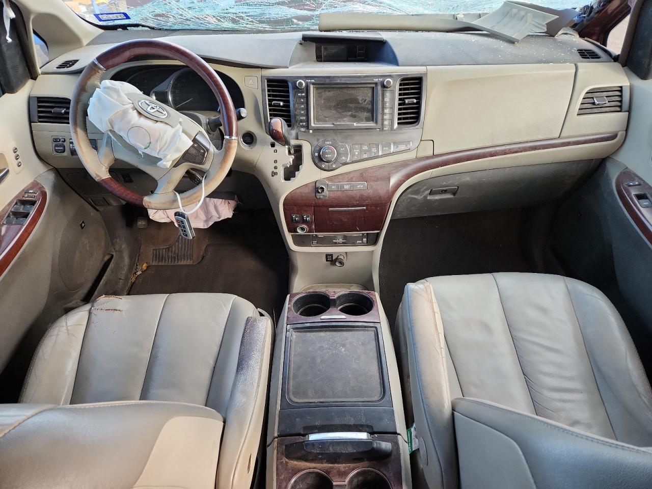 Toyota Sienna Xle Image 2