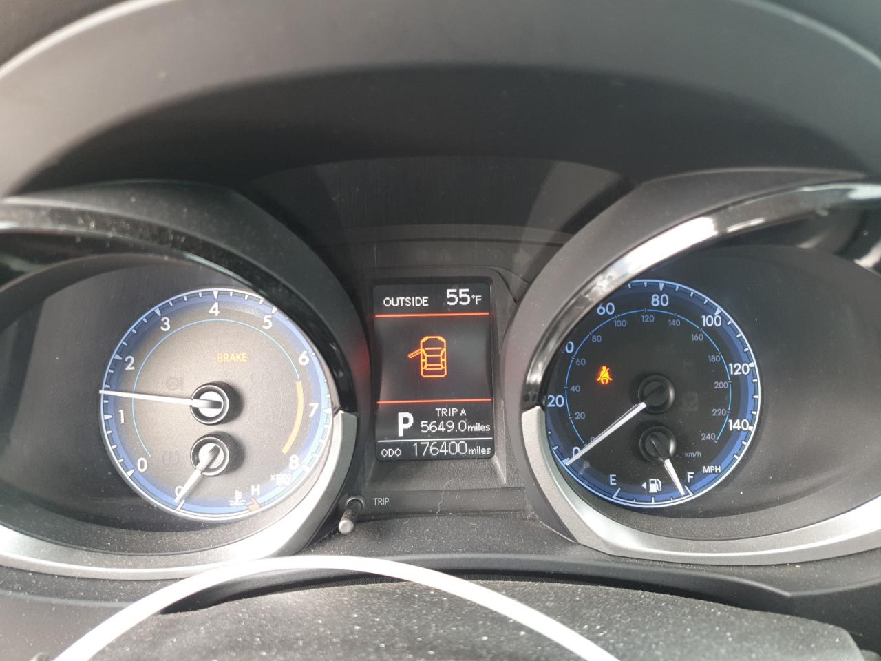 Toyota Corolla L Image 2