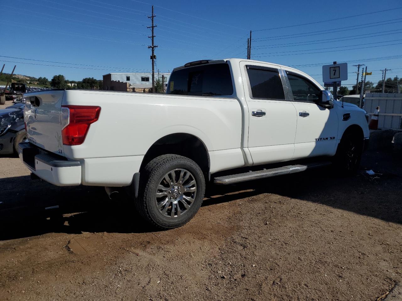 Nissan Titan Sl Image 7