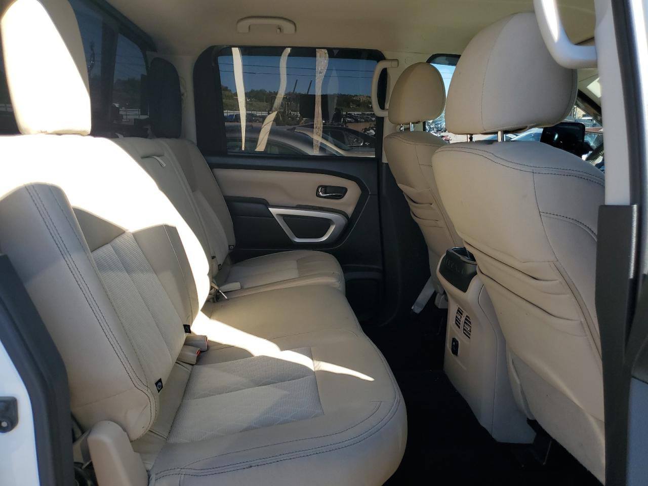 Nissan Titan Sl Image 5