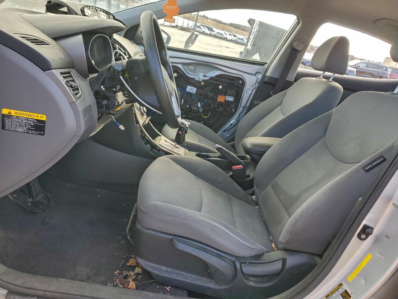 Hyundai ELANTRA Gls Image 12