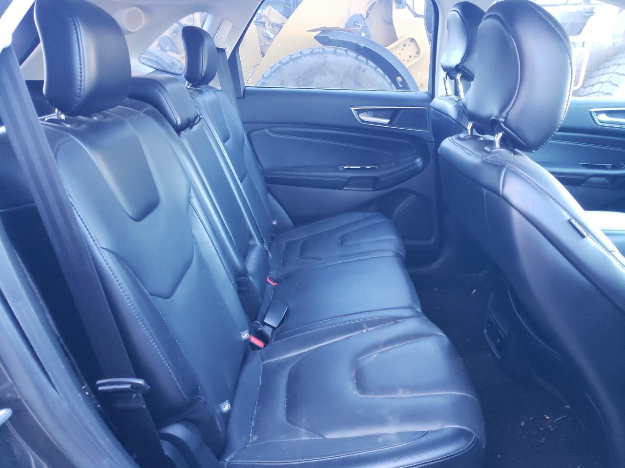 Ford Edge Titanium Image 3