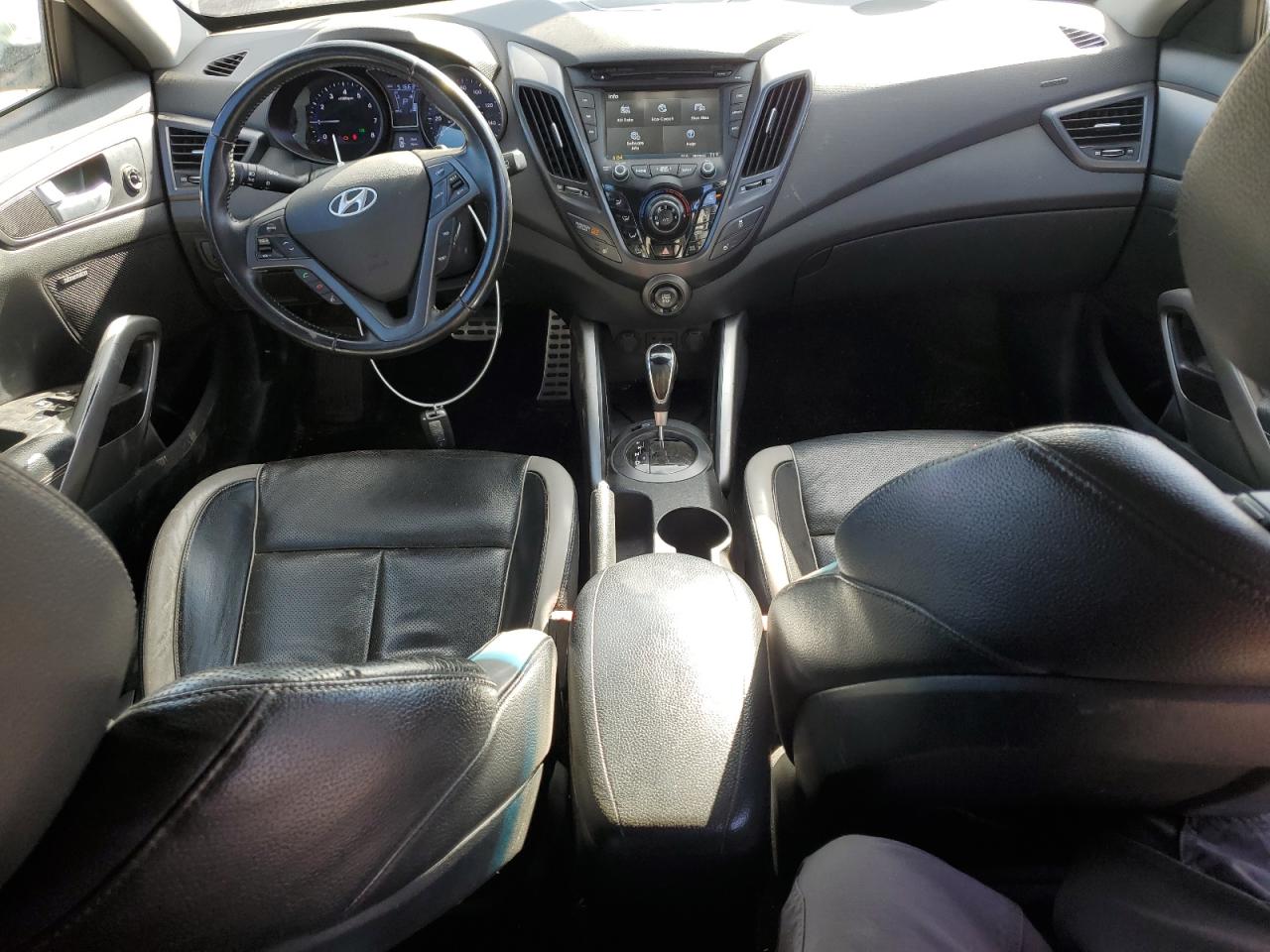 Hyundai VELOSTER Turbo Image 8