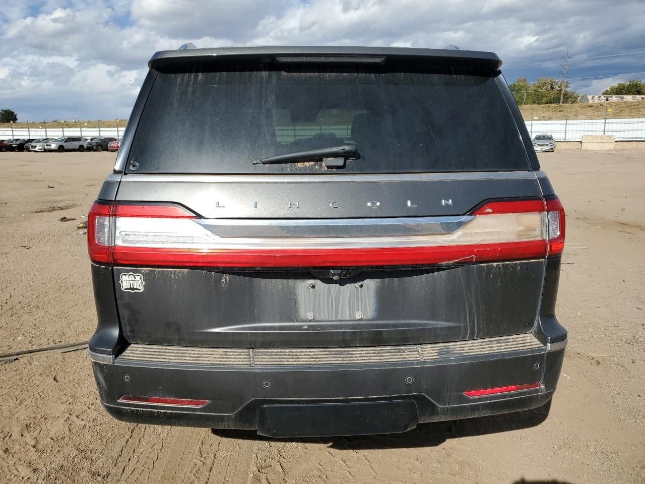 Lincoln Navigator Premiere Image 4