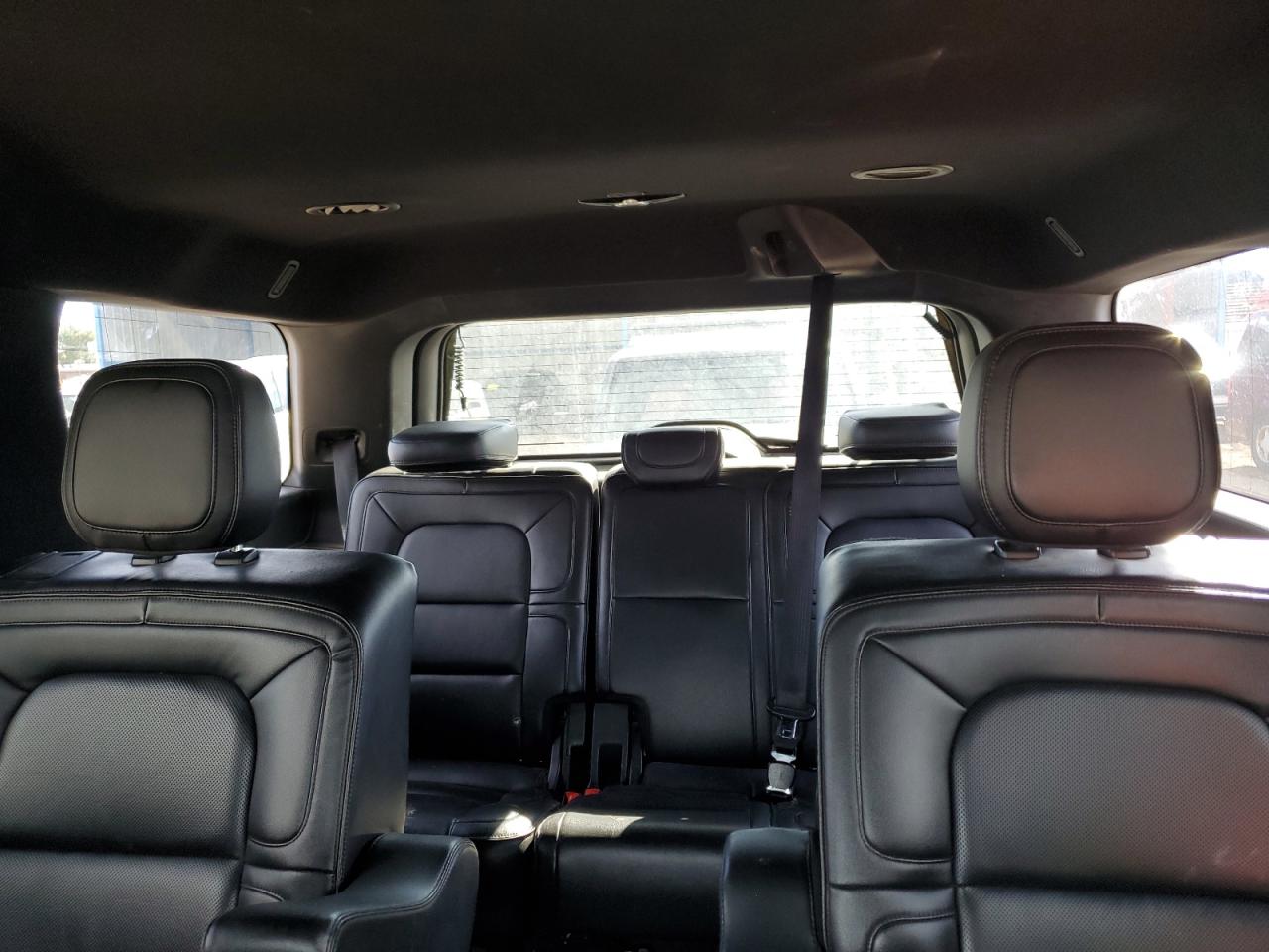 Lincoln Navigator Premiere Image 5