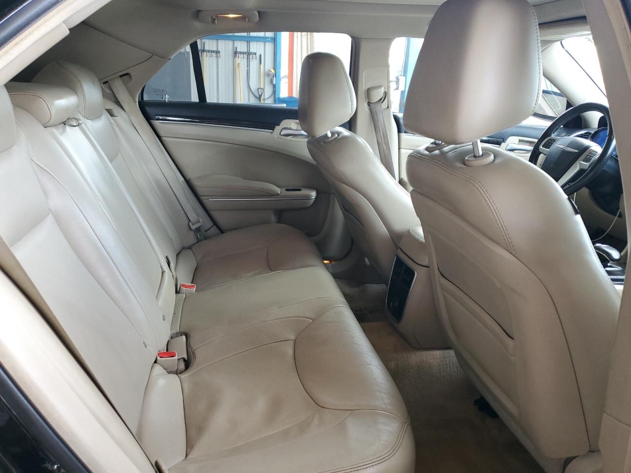 Chrysler 300 Image 12