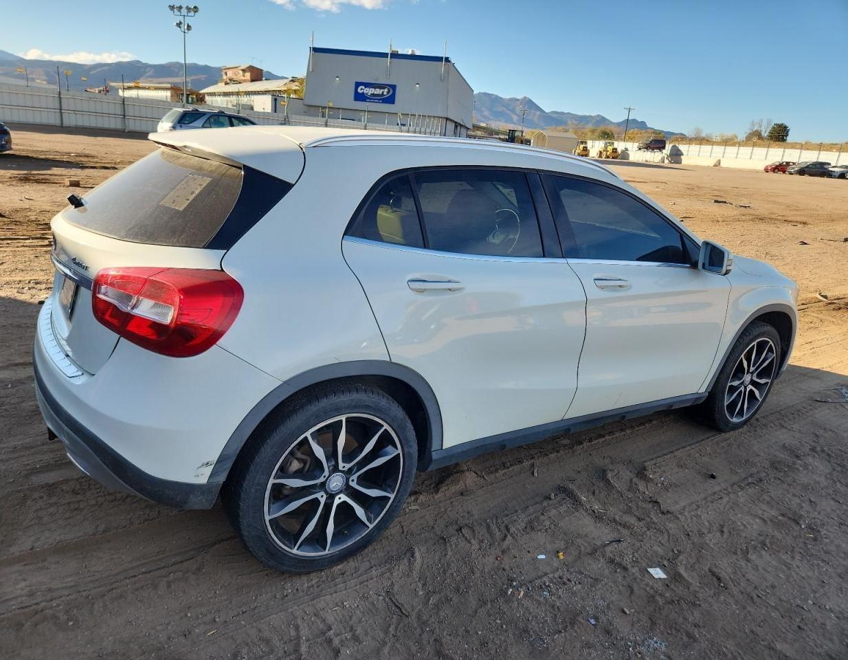 Mercedes-Benz GLA 250 4matic Image 12