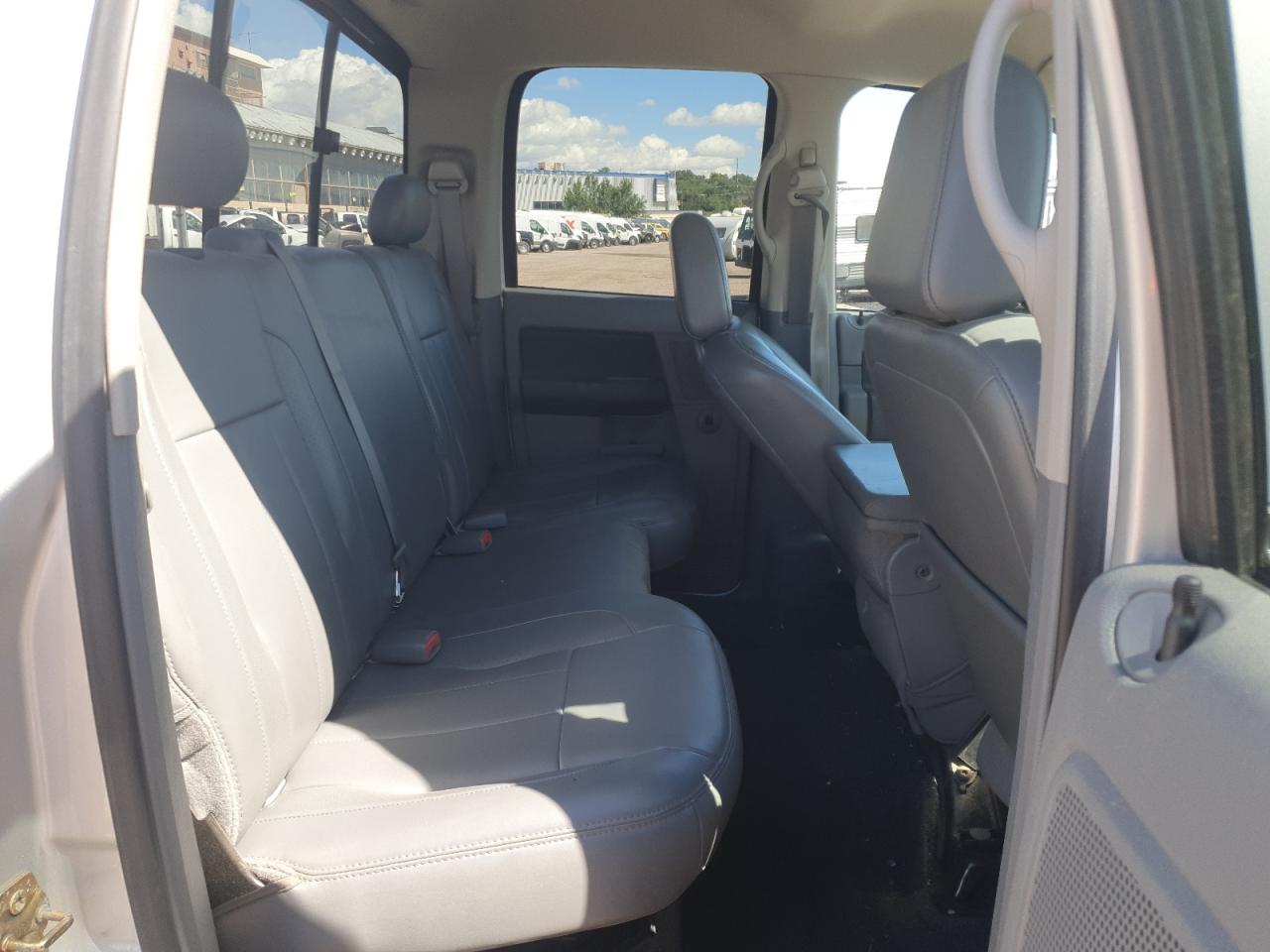 Dodge Ram 3500 St Image 12