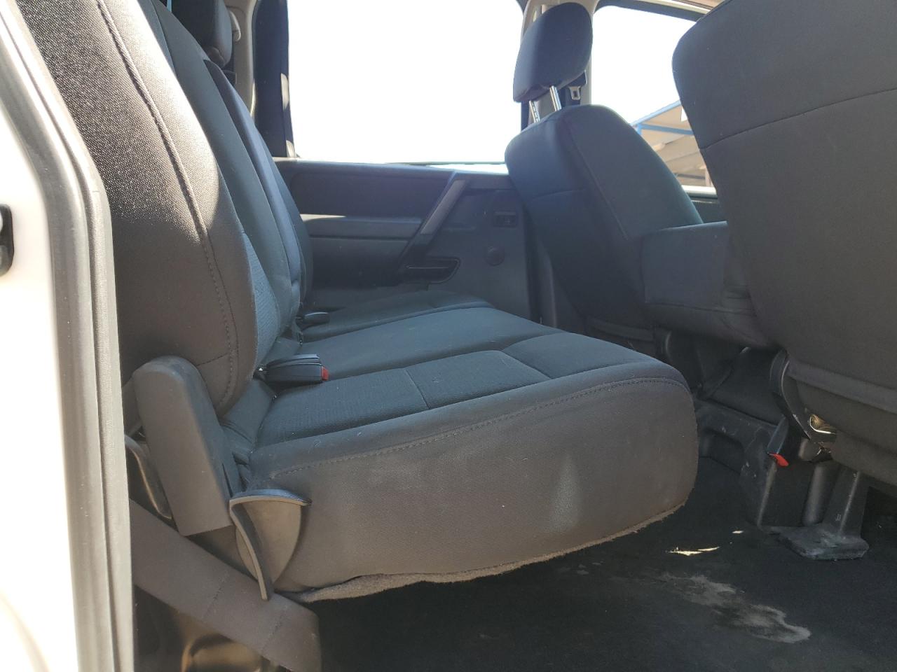 Nissan Titan Xe Image 4