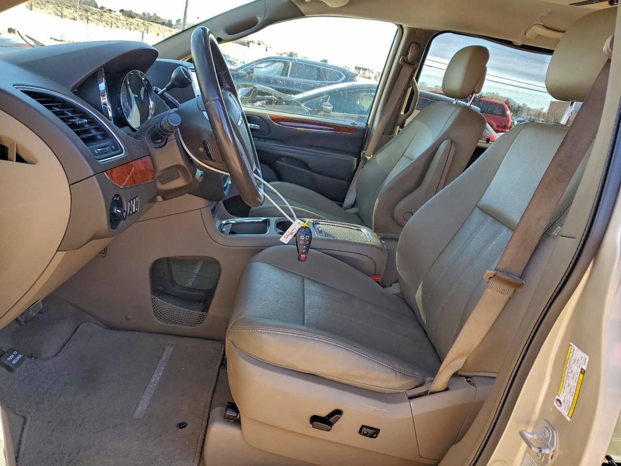 Chrysler Minivan Touring L Image 11