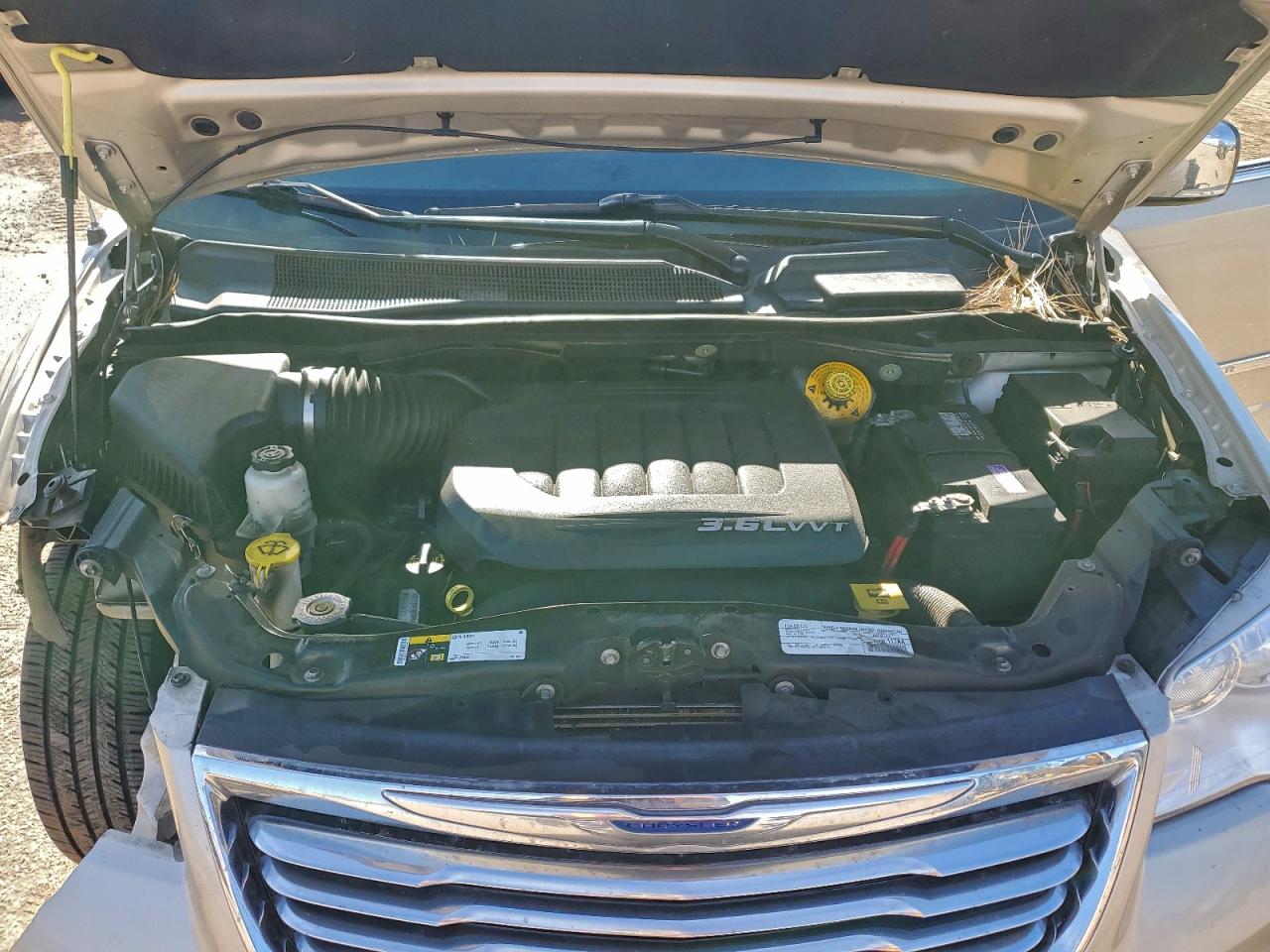 Chrysler Minivan Touring L Image 9