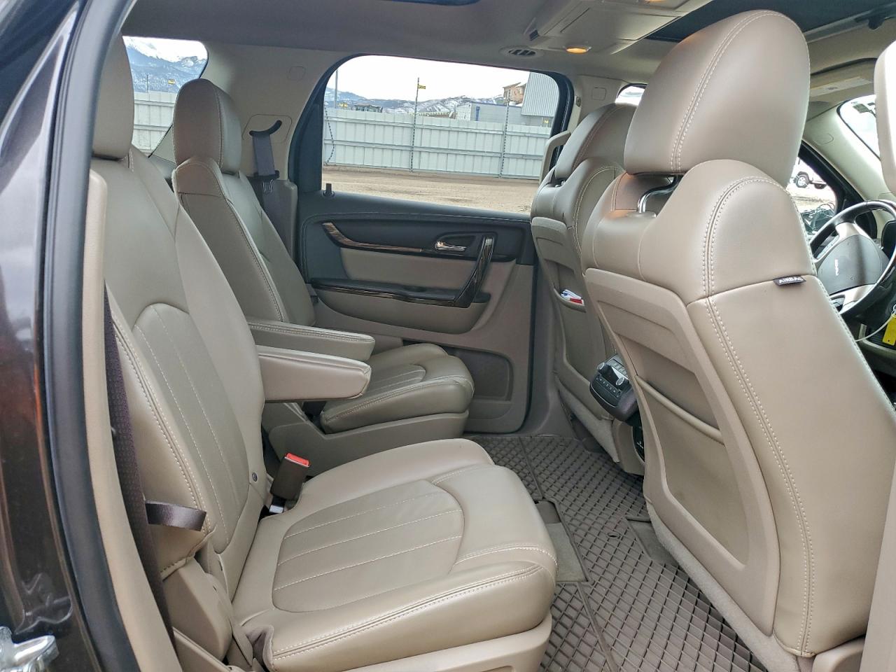 GMC Acadia Denali Image 13