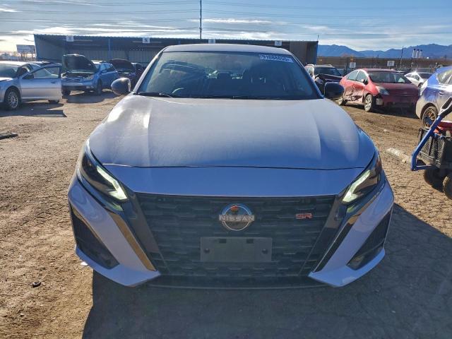 Nissan Altima Sr Image 8