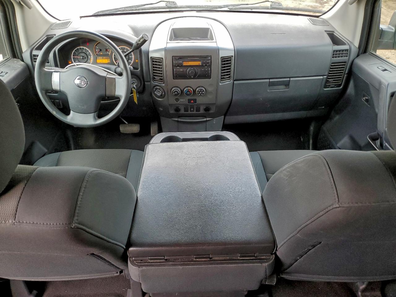 Nissan Titan Xe Image 4