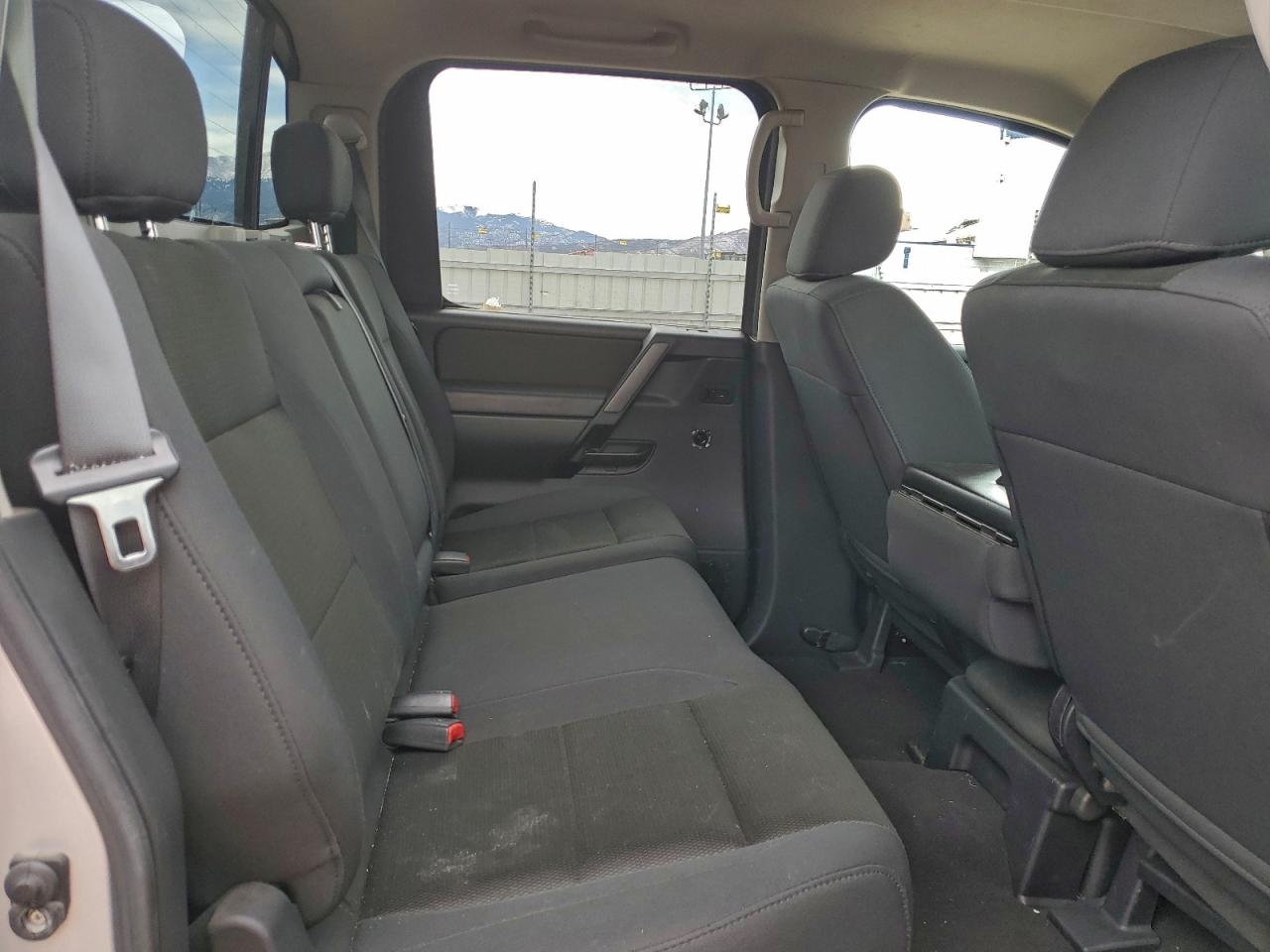 Nissan Titan Xe Image 2