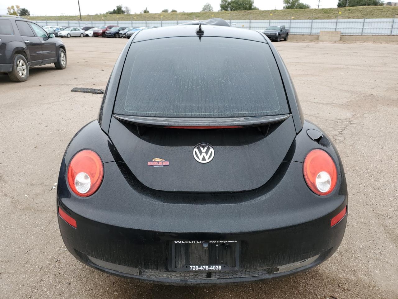 Volkswagen Beetle Image 2