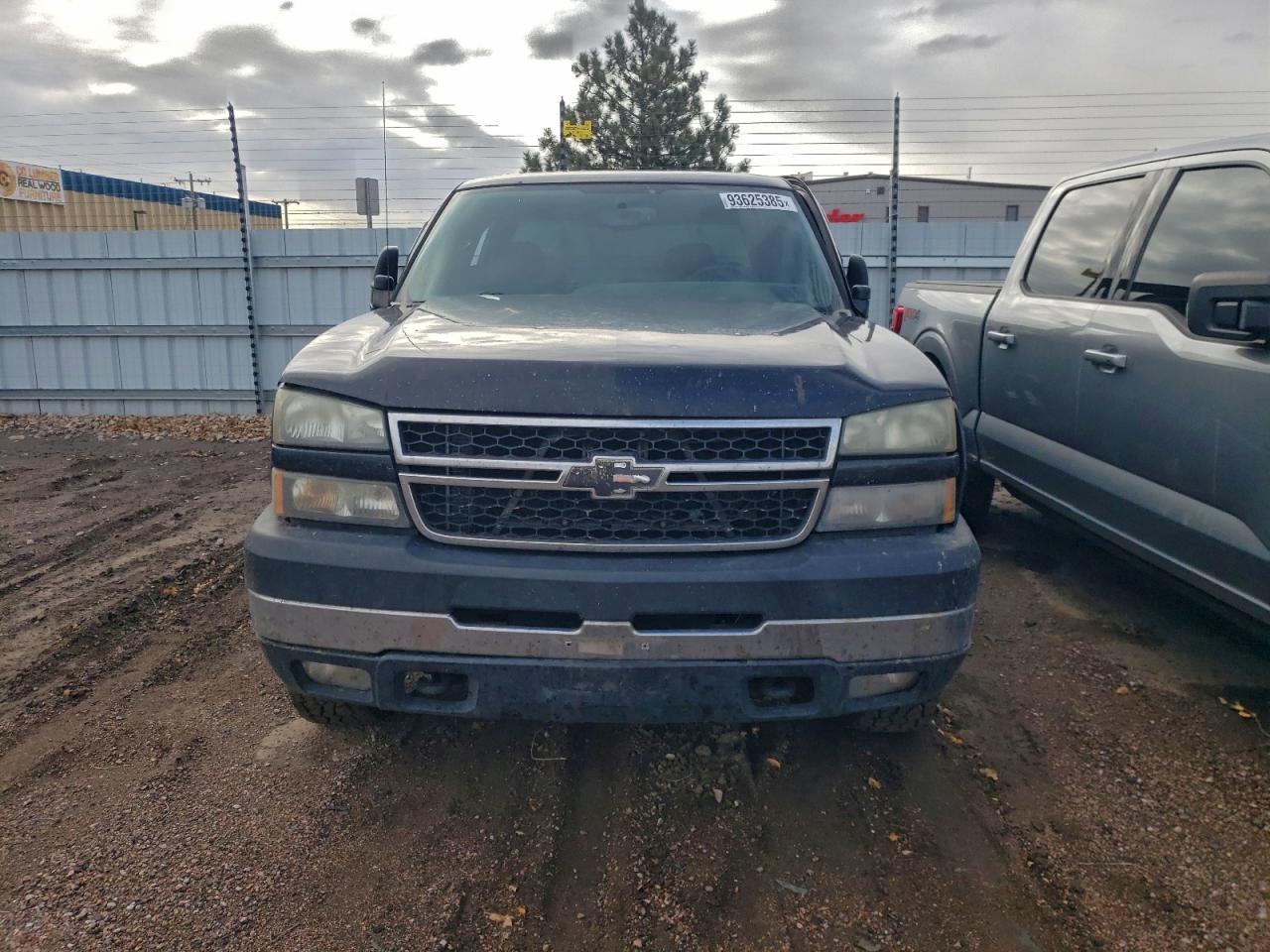 Chevrolet Silverado K2500 Heavy Duty Image 8