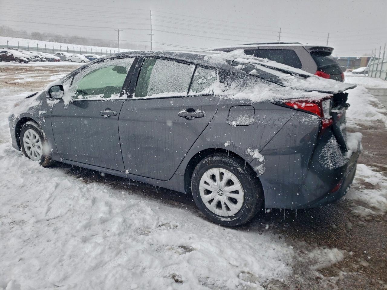Toyota Prius L Image 12