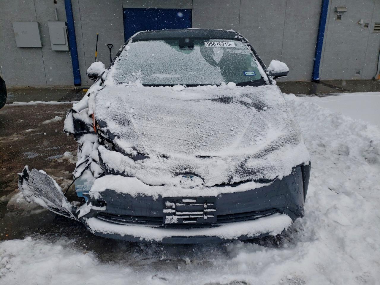 Toyota Prius L Image 7