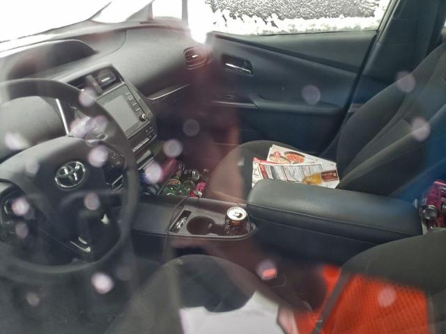 Toyota Prius L Image 6