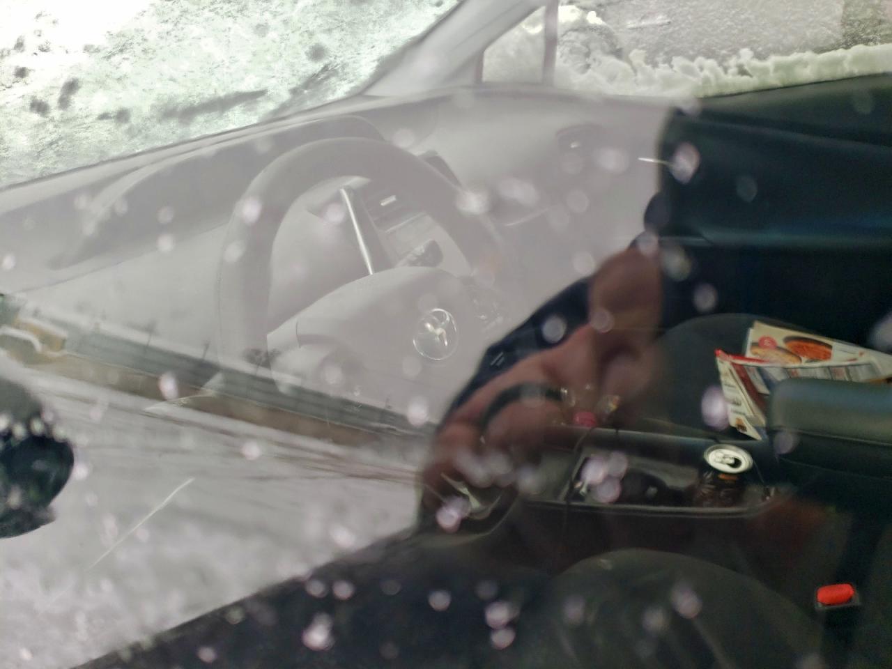 Toyota Prius L Image 10