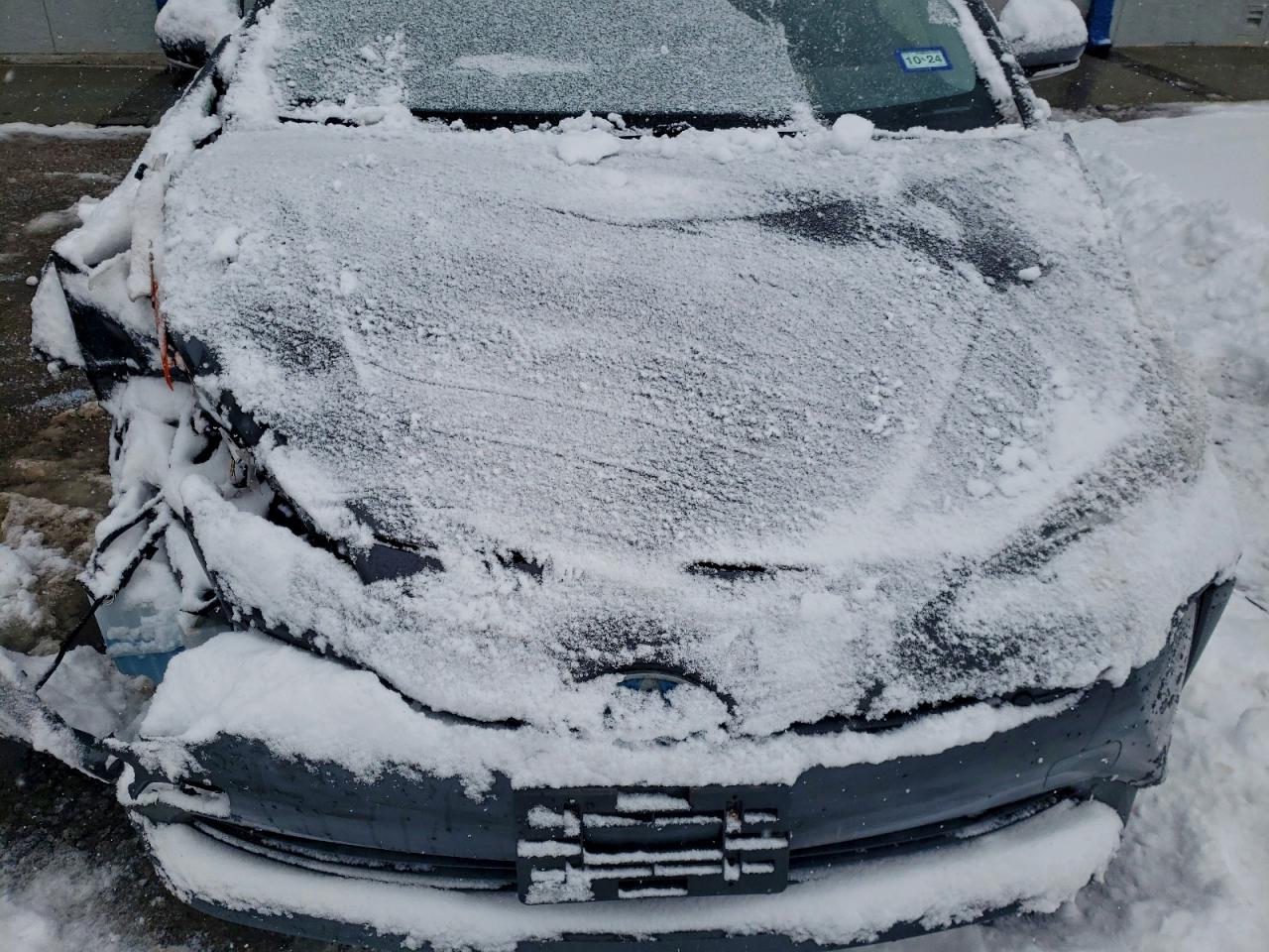 Toyota Prius L Image 8