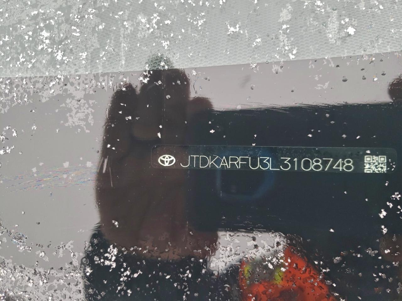 Toyota Prius L Image 9