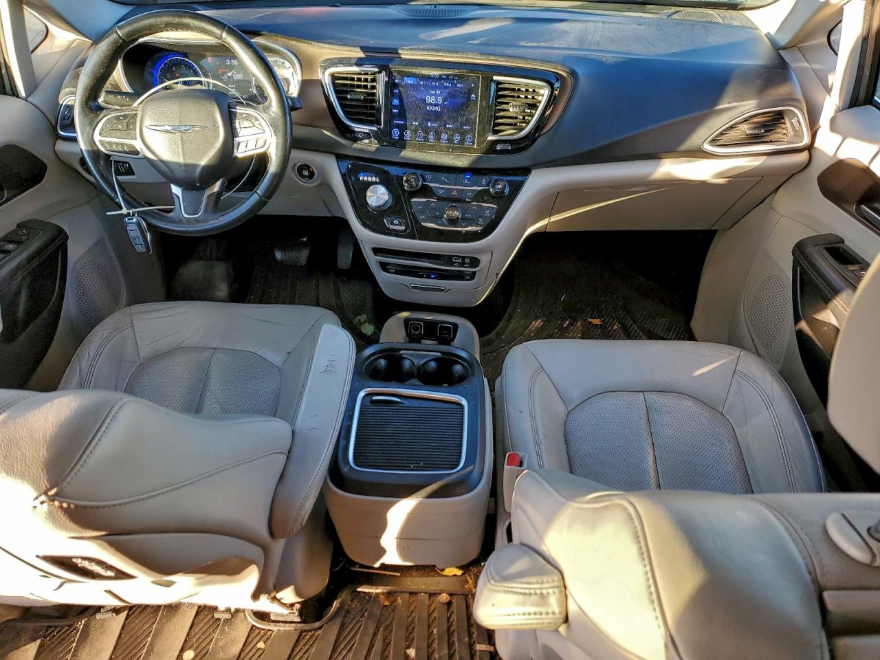 Chrysler Pacifica Touring L Plus Image 9