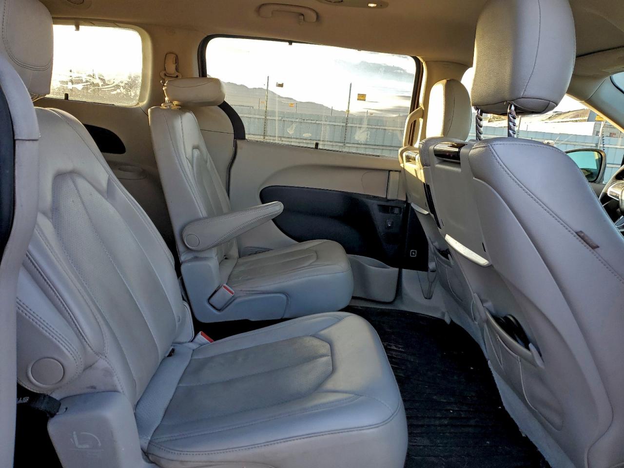 Chrysler Pacifica Touring L Plus Image 10