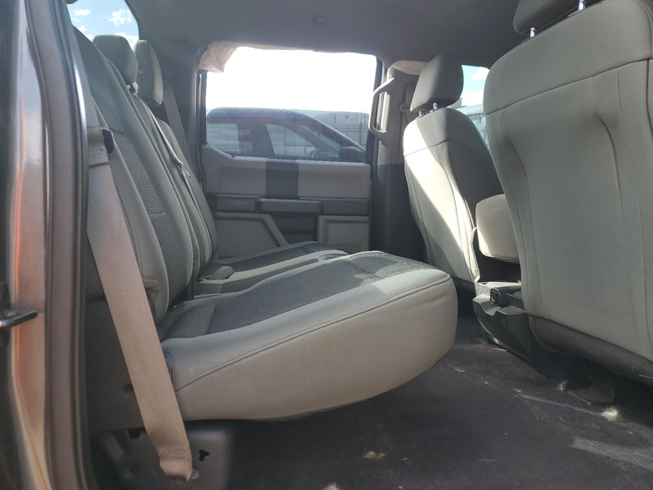 Ford F-150 Supercrew Image 8