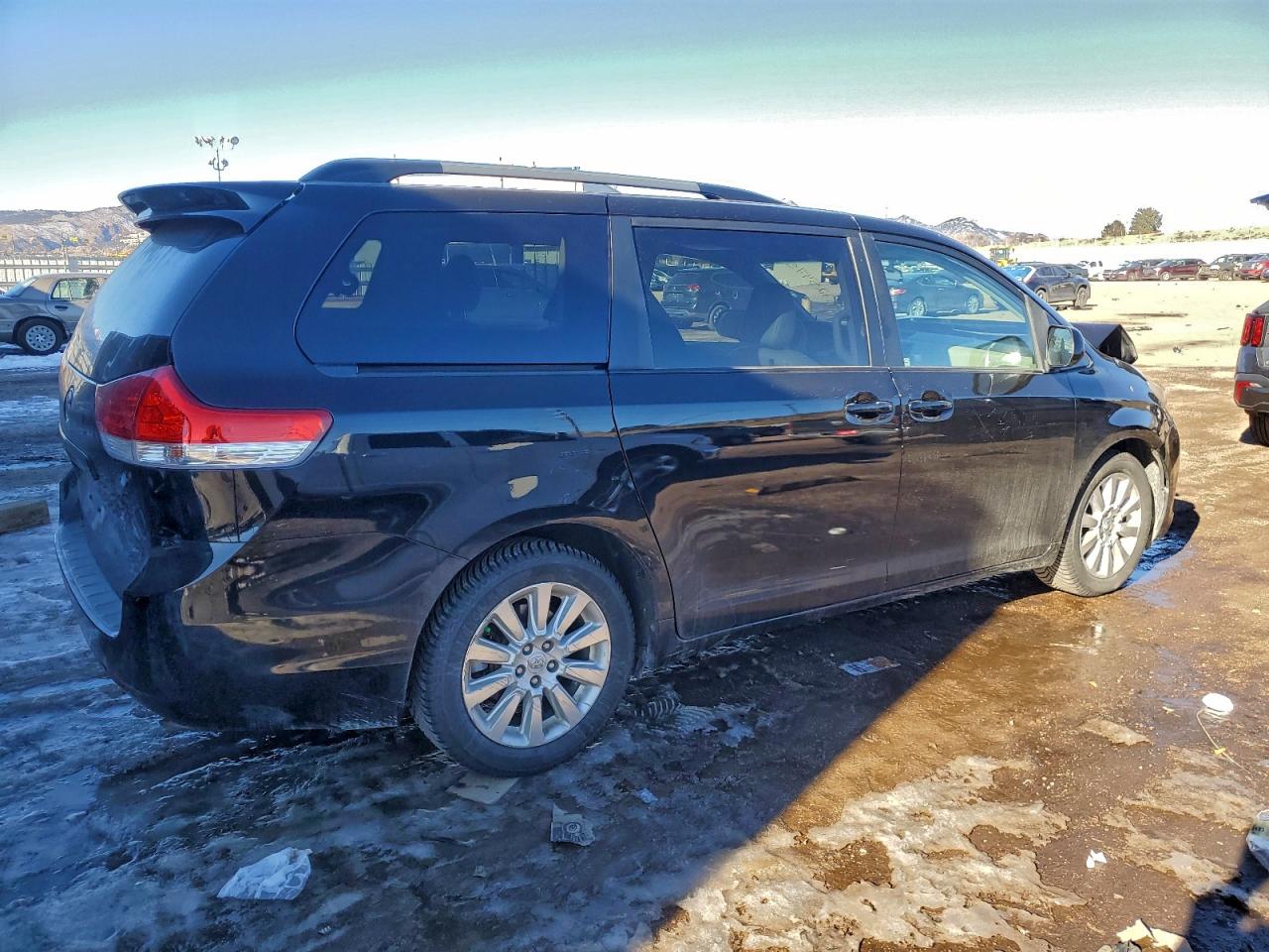 Toyota Sienna Xle Image 2