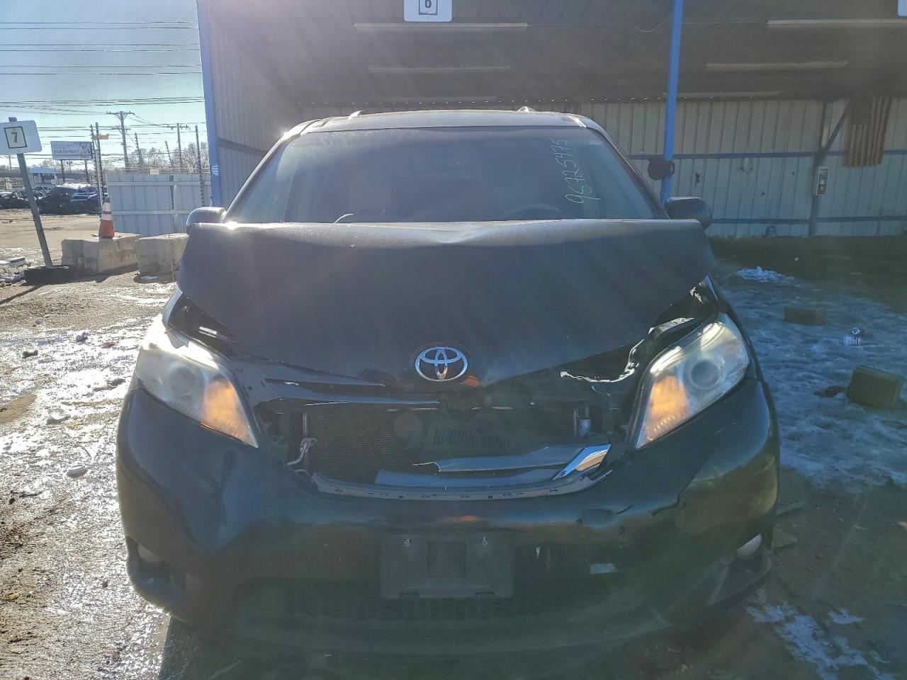 Toyota Sienna Xle Image 6