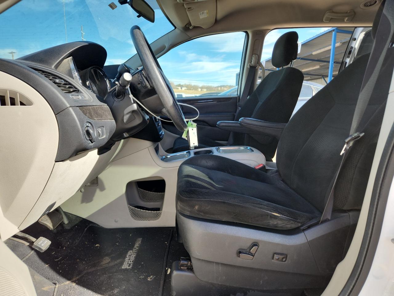 Dodge Caravan Sxt Image 8