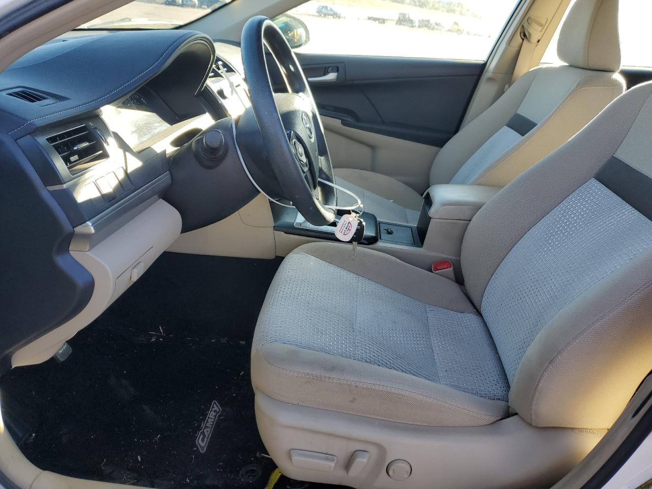 Toyota Camry Base Image 3