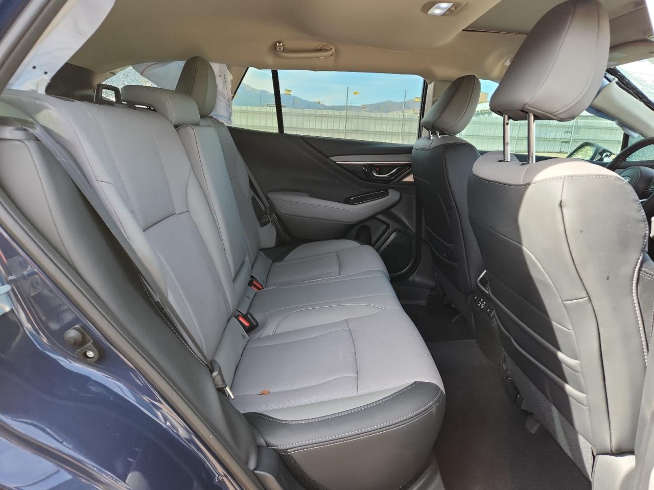 Subaru Outback Limited Image 8