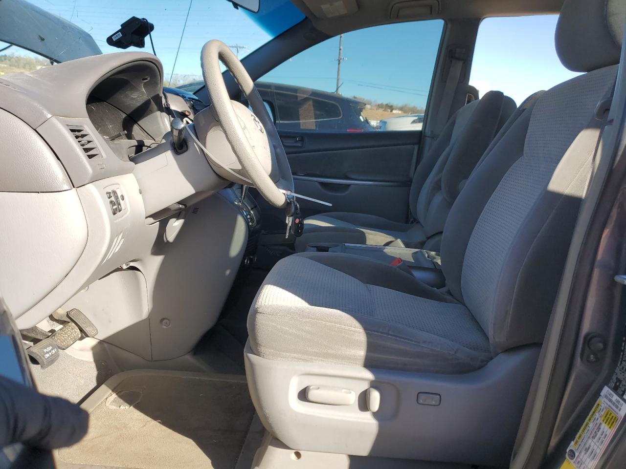 Toyota Sienna Ce Image 13