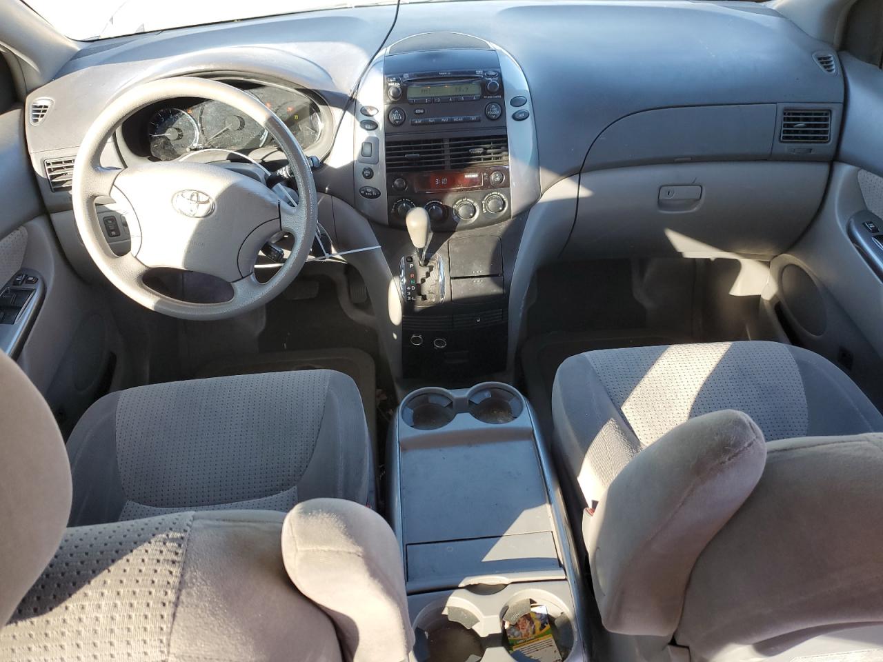 Toyota Sienna Ce Image 12