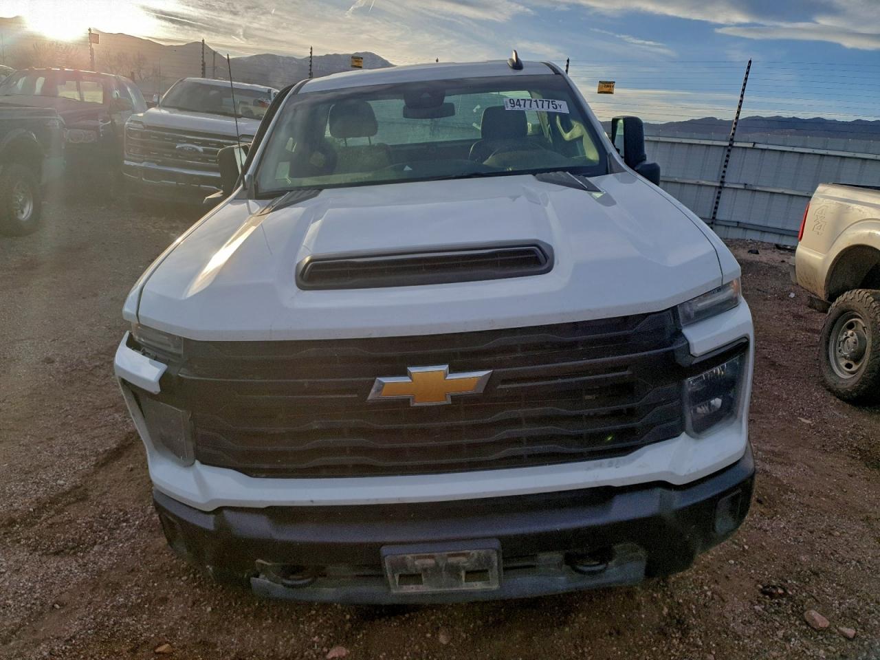 Chevrolet Silverado K3500 Image 3